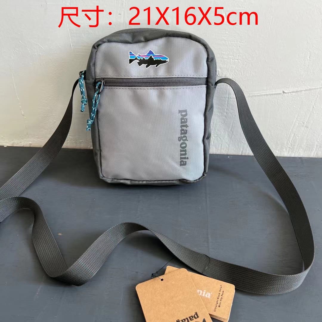 Carhartt Carhart Joint-Name Shoulder Bag