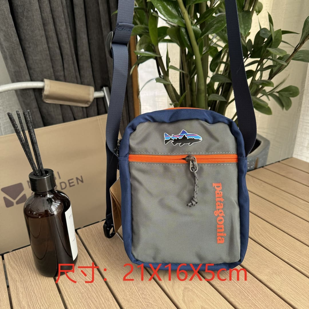 Carhartt Carhart Joint-Name Shoulder Bag
