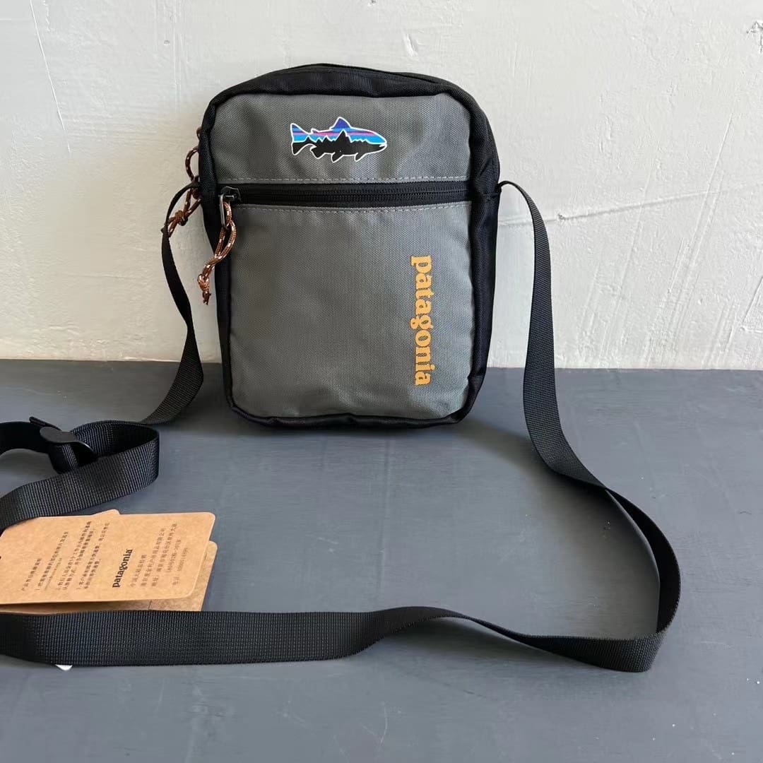 Carhartt Carhart Joint-Name Shoulder Bag