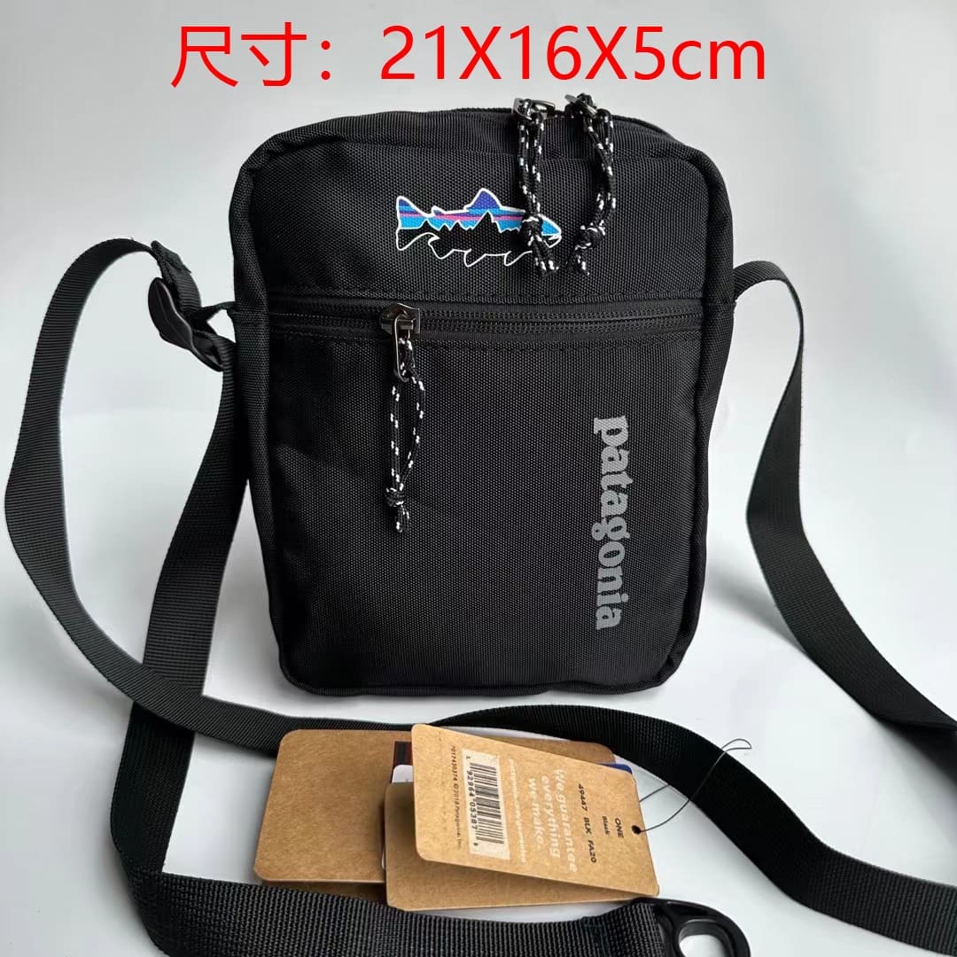 Carhartt Carhart Joint-Name Shoulder Bag