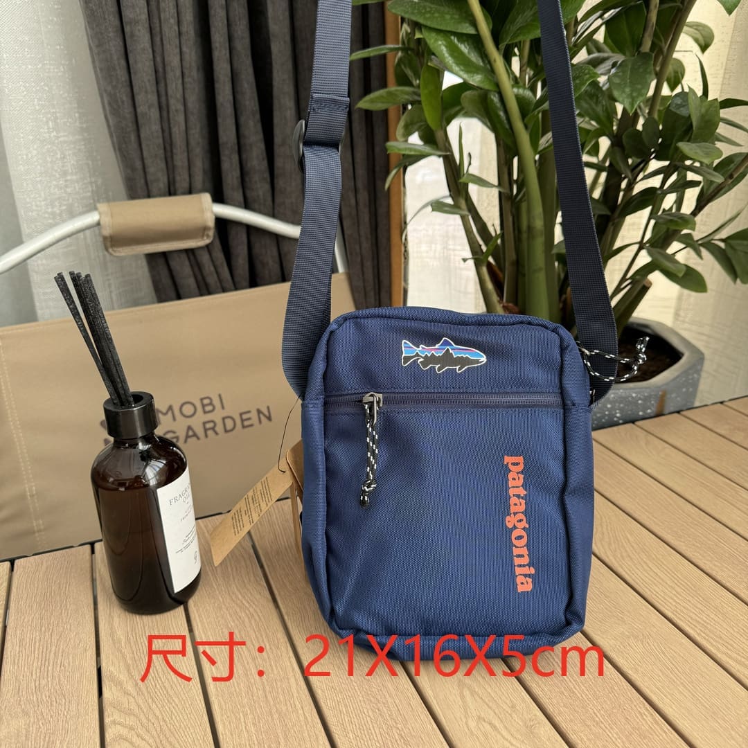 Carhartt Carhart Joint-Name Shoulder Bag