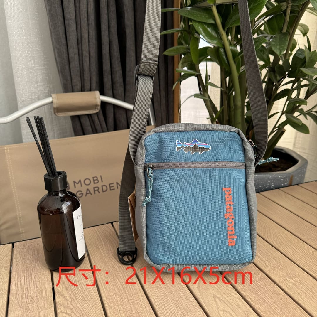 Carhartt Carhart Joint-Name Shoulder Bag