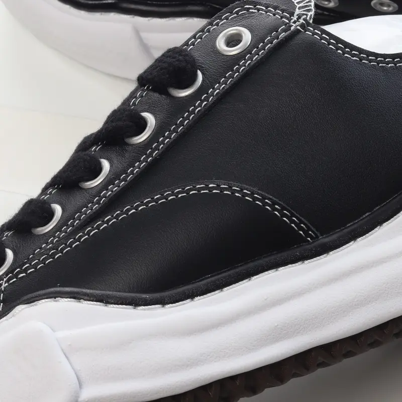 MMY Maison MIHARAYASUHIRO Wayne Original Sole Leather Low Sneaker GRWY A
